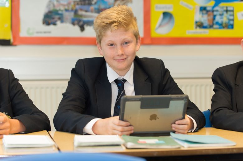  Student with ipad